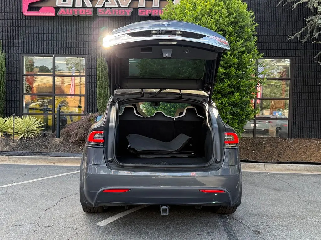 Tesla Model X photo 17