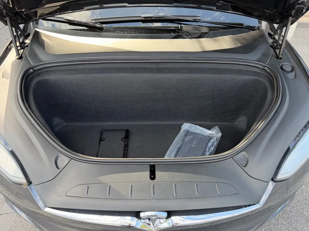 Tesla Model X photo 6