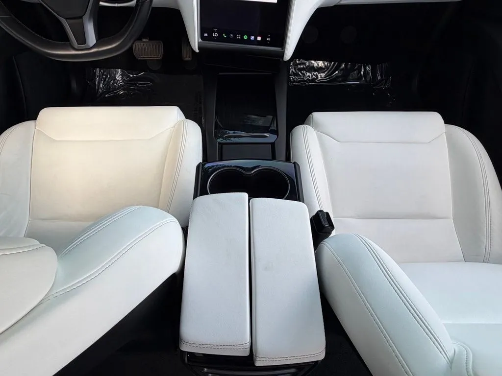 Tesla Model X photo 47