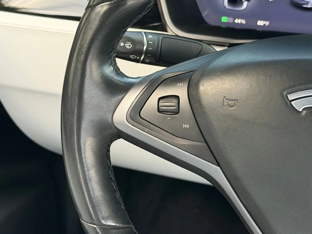 Tesla Model X photo 43
