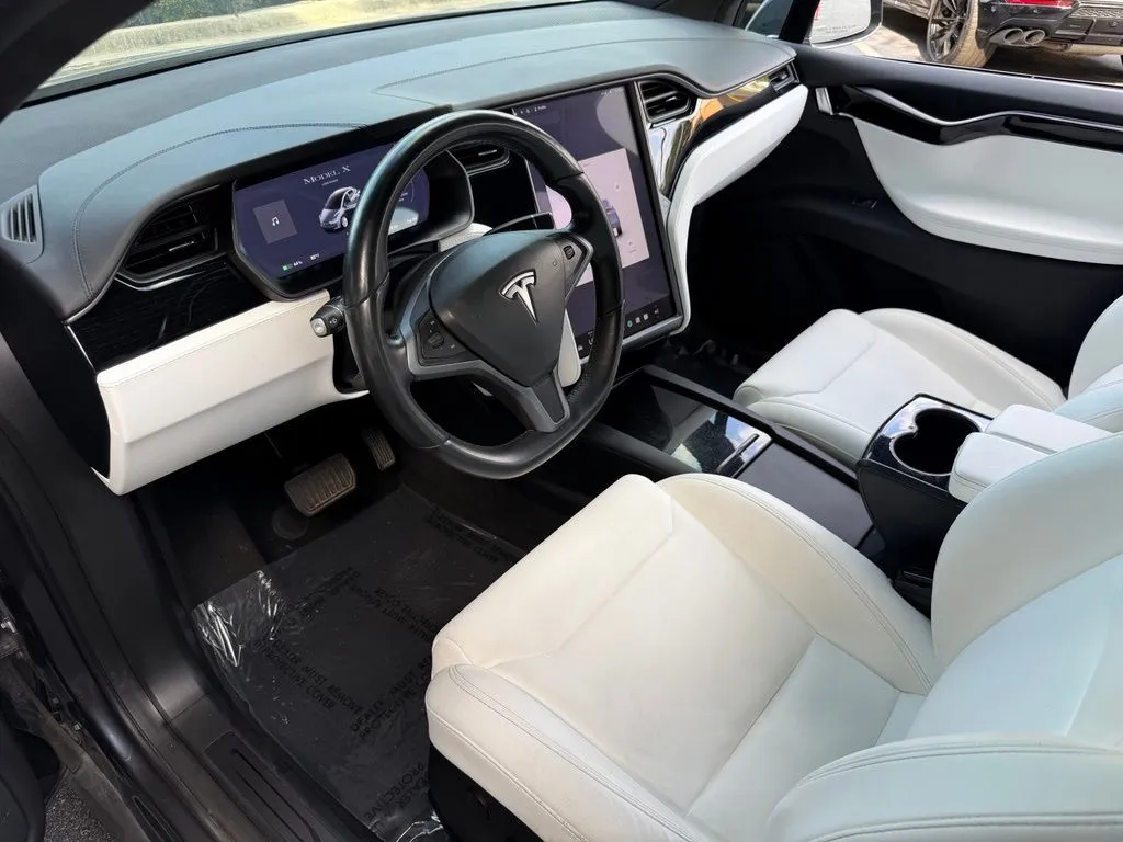 Tesla Model X photo 21