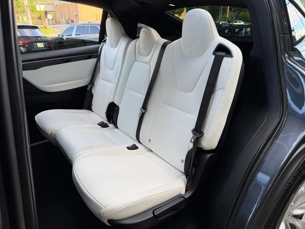 Tesla Model X photo 27