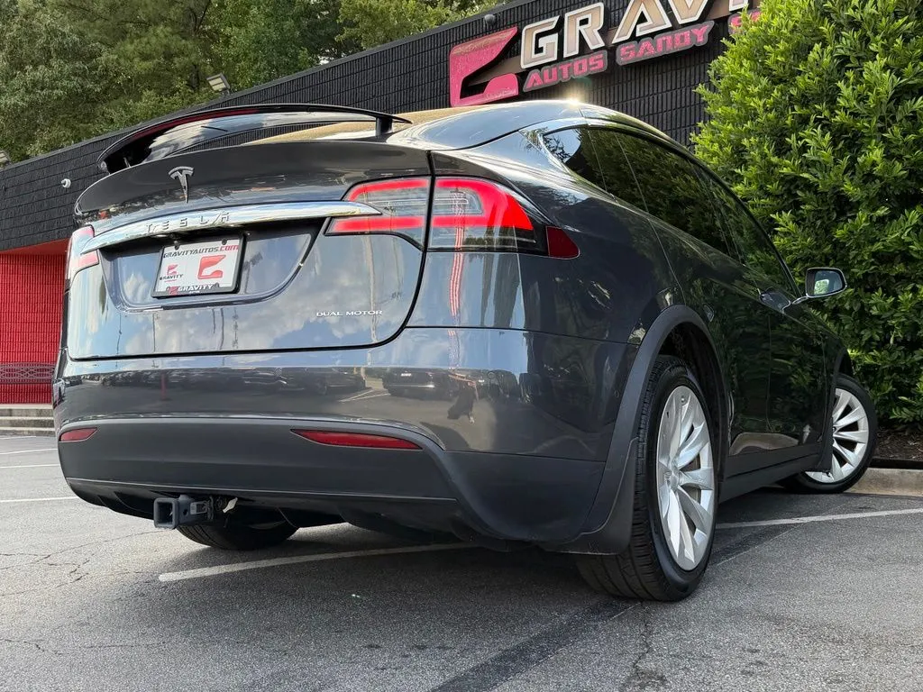 Tesla Model X photo 13
