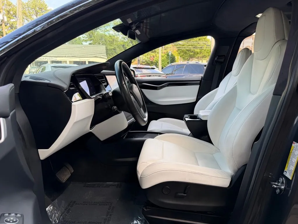Tesla Model X photo 22