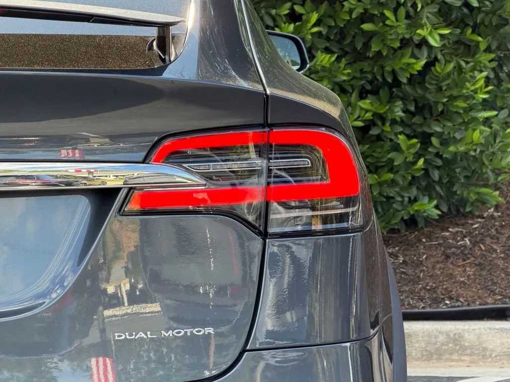 Tesla Model X photo 16