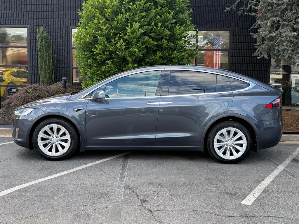 Tesla Model X photo 9