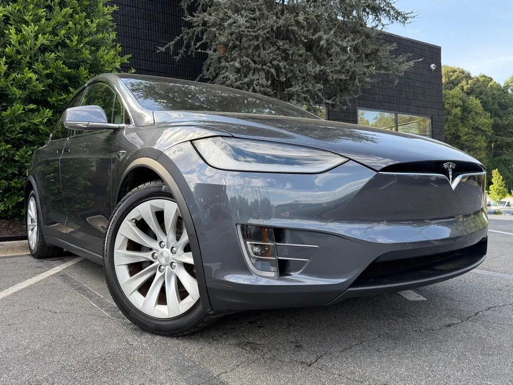Tesla Model X photo 8