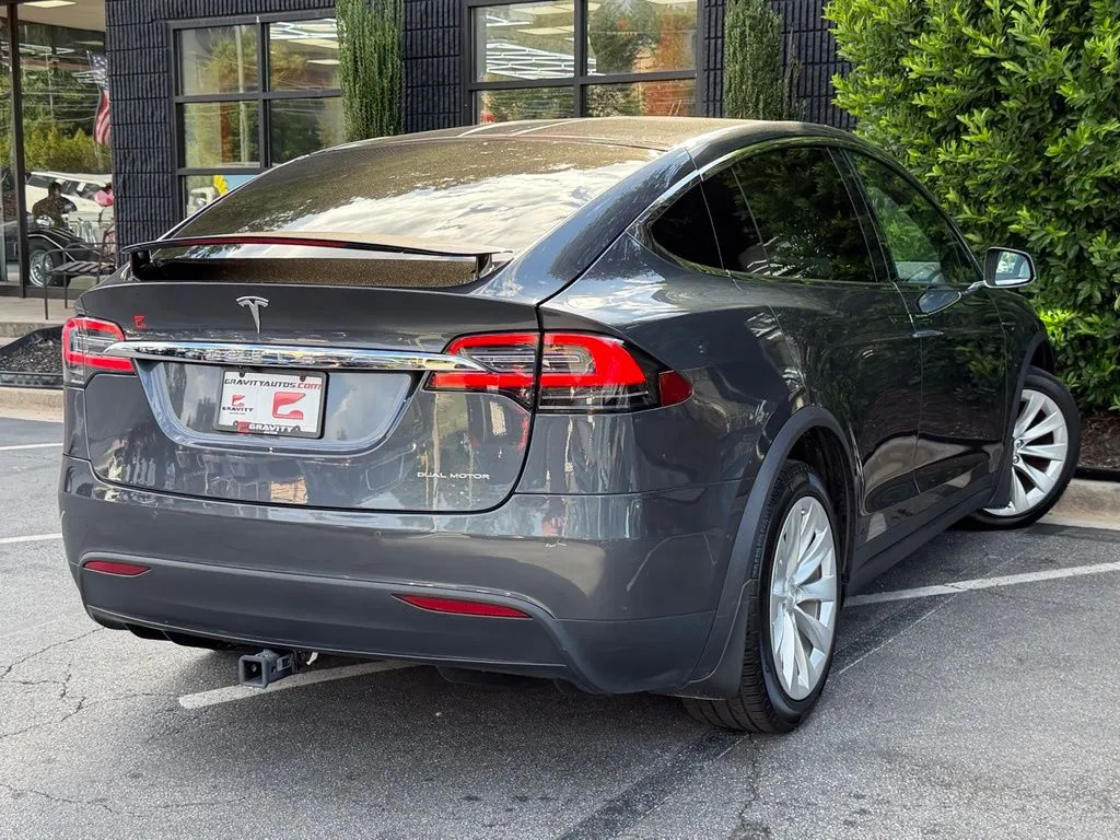 Tesla Model X photo 12
