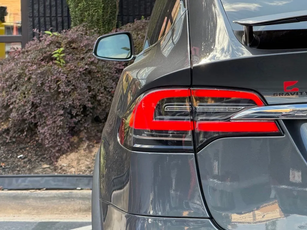 Tesla Model X photo 15