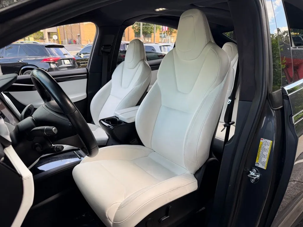 Tesla Model X photo 23