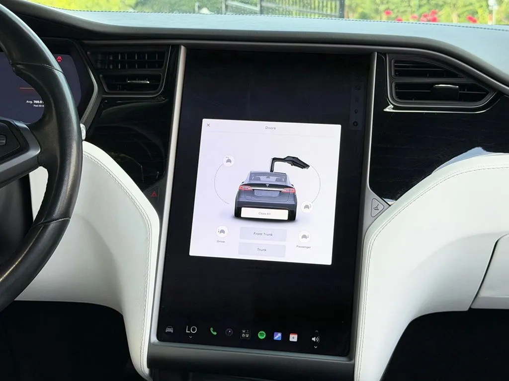 Tesla Model X photo 46