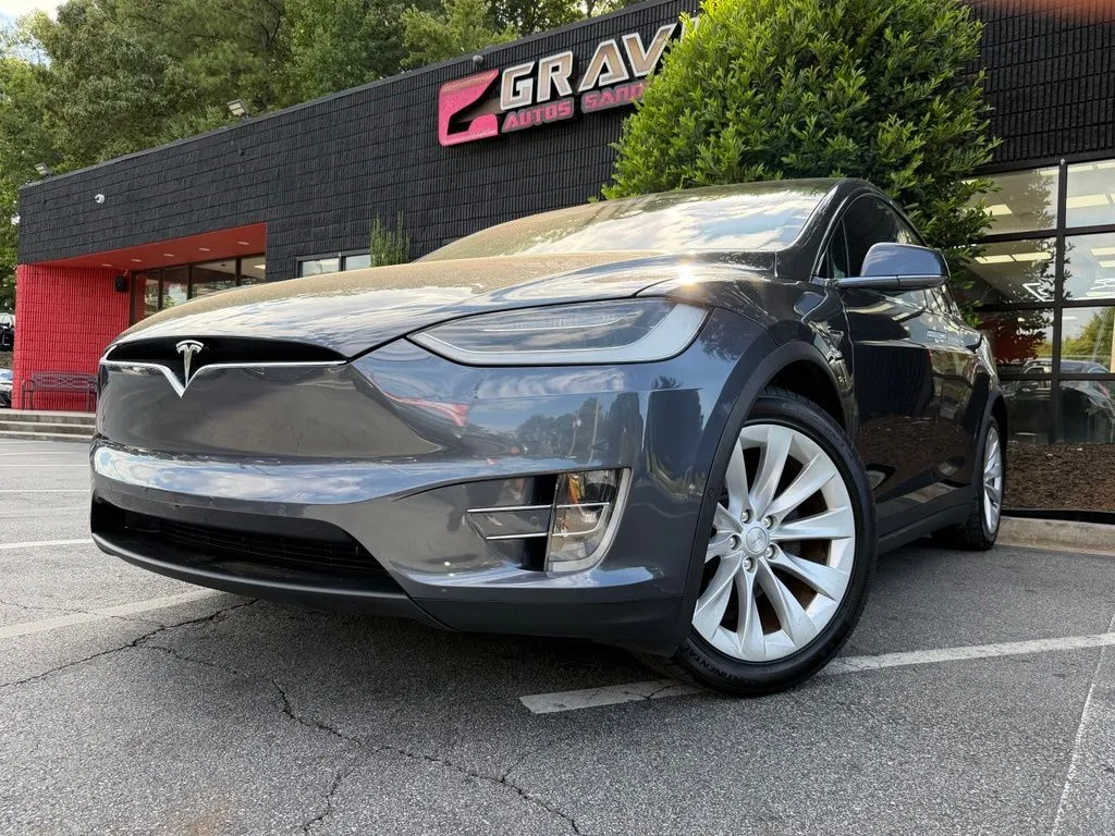 Tesla Model X photo 2