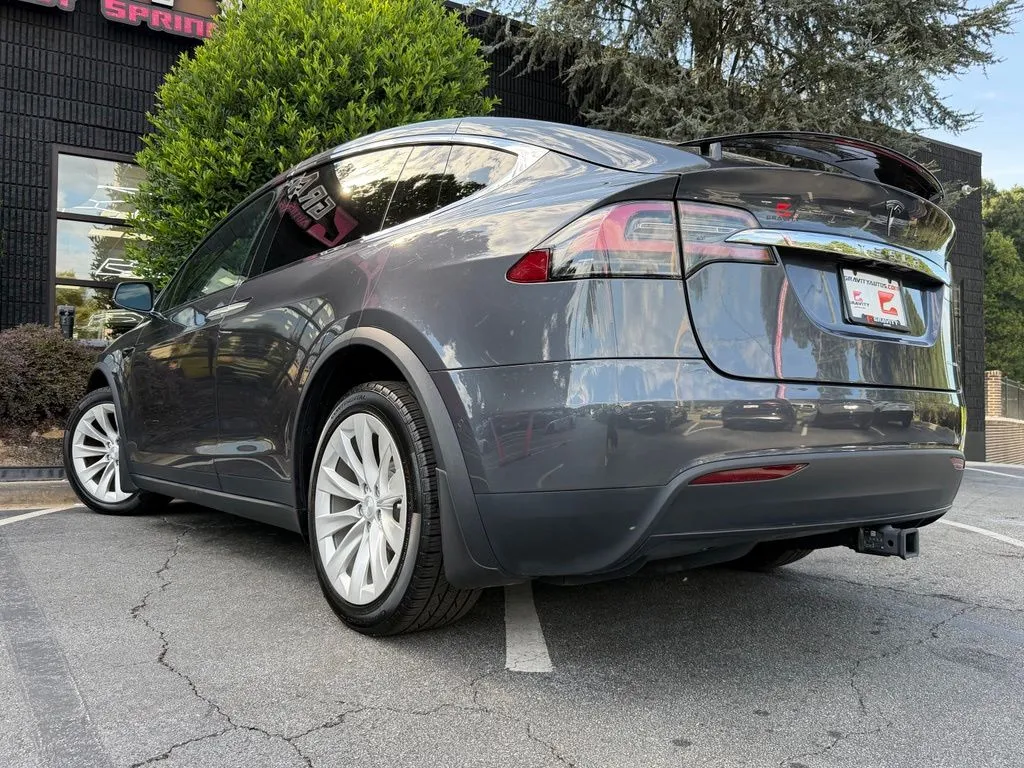 Tesla Model X photo 20
