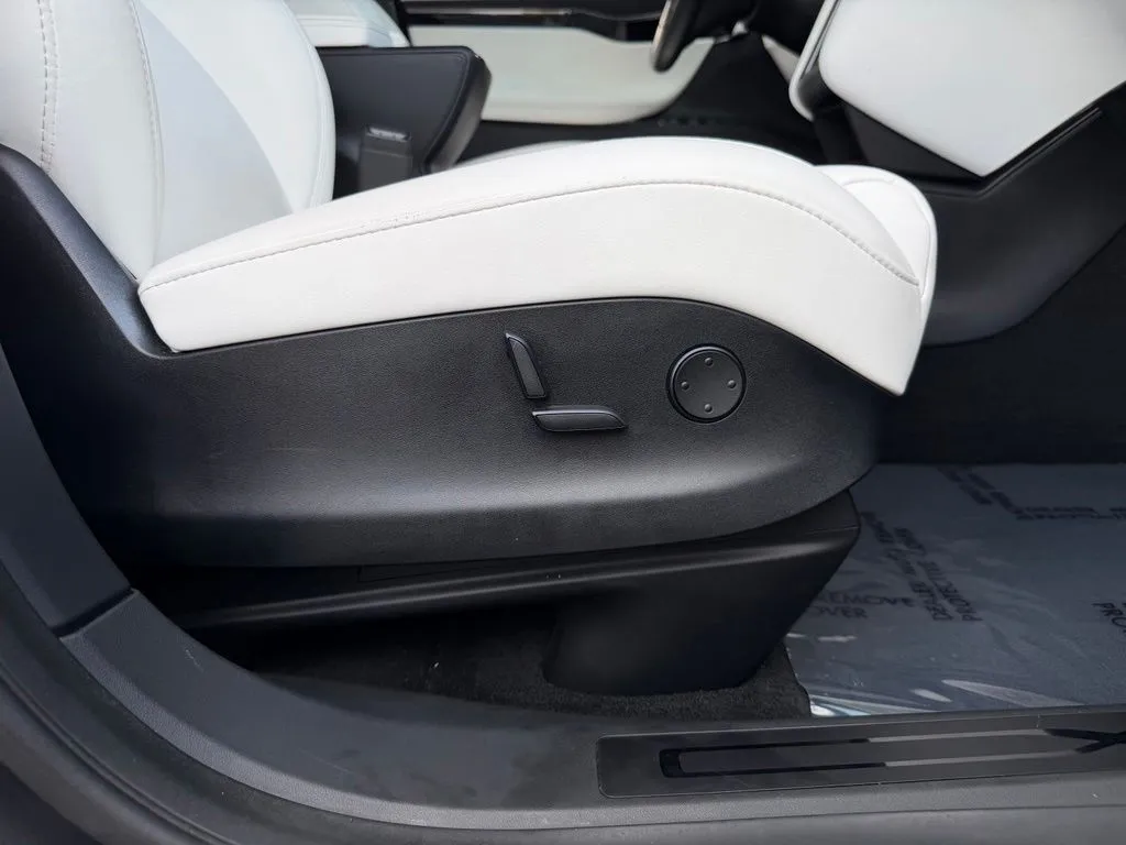 Tesla Model X photo 33