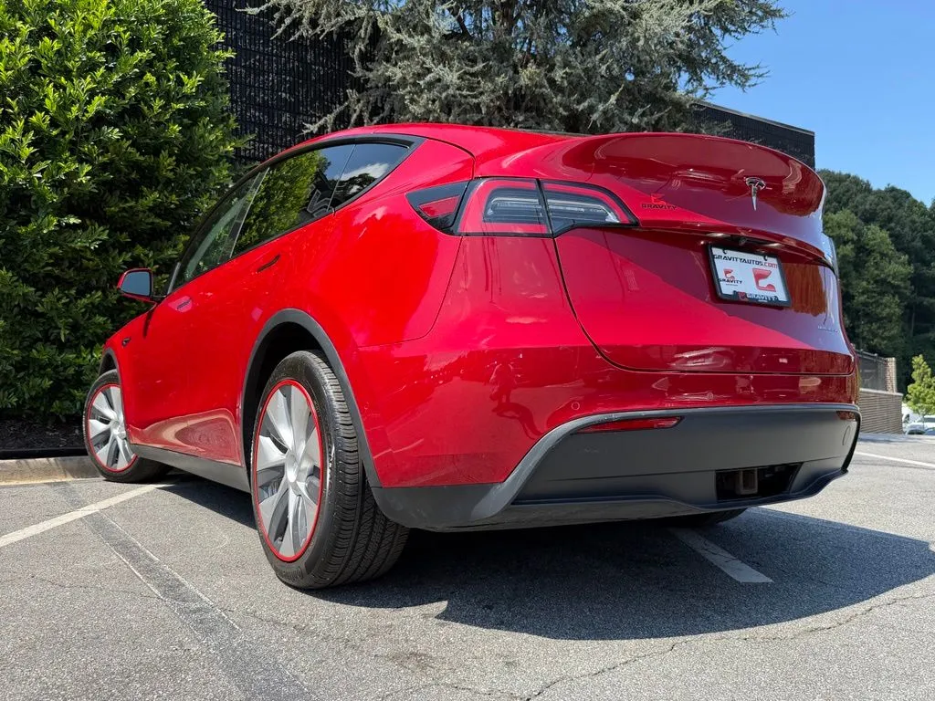 Tesla Model Y photo 25