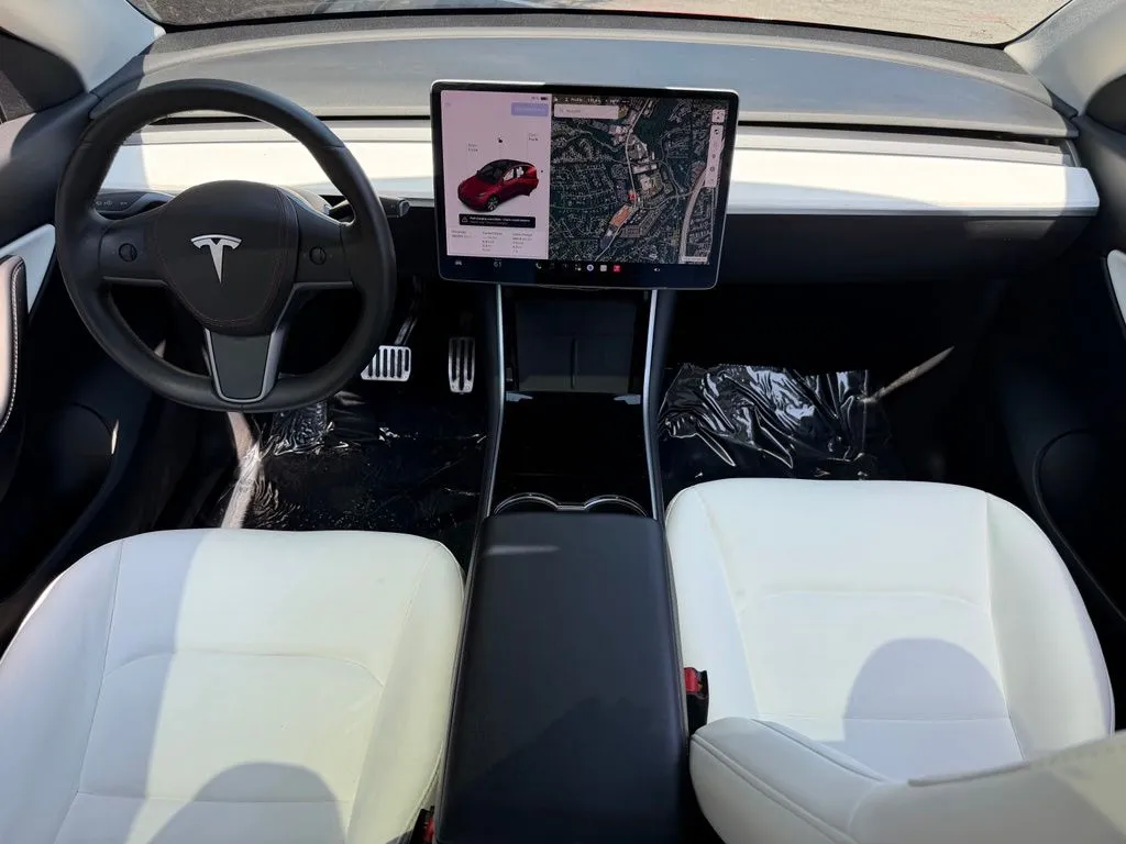 Tesla Model Y photo 45