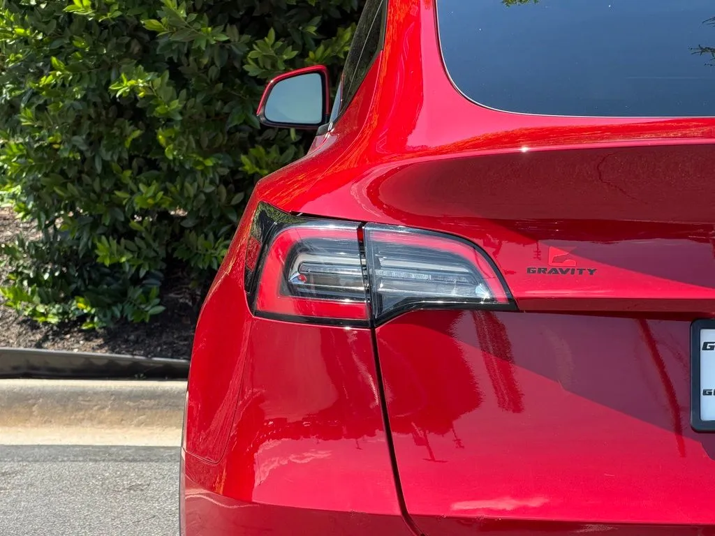 Tesla Model Y photo 15
