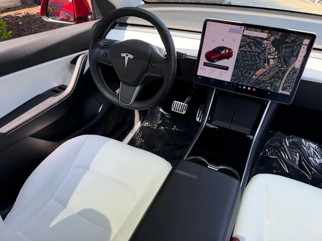Tesla Model Y photo 46
