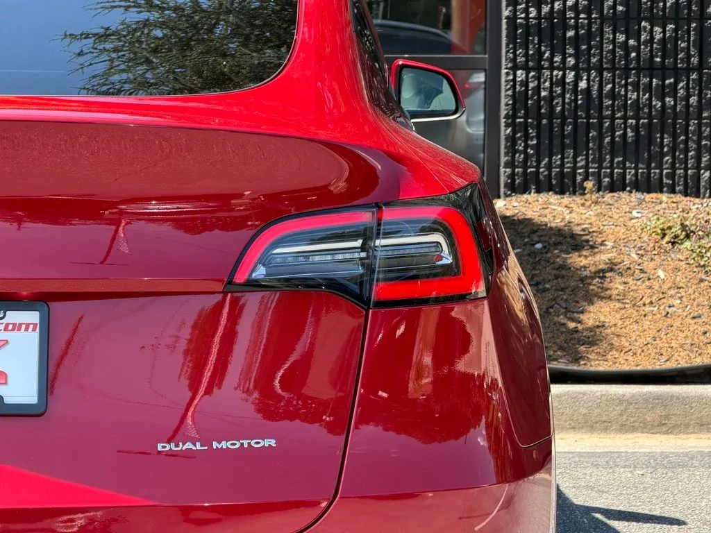 Tesla Model Y photo 16