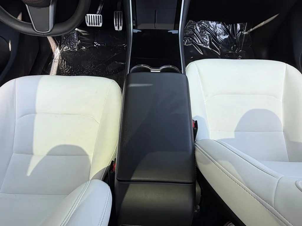 Tesla Model Y photo 52