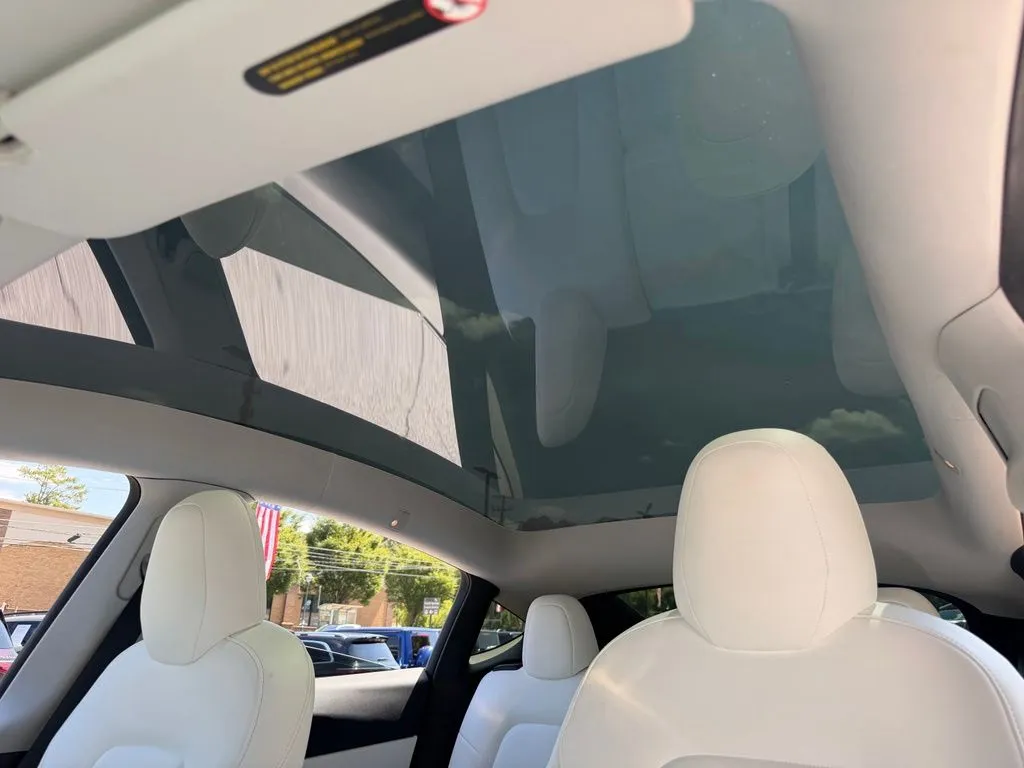 Tesla Model Y photo 55