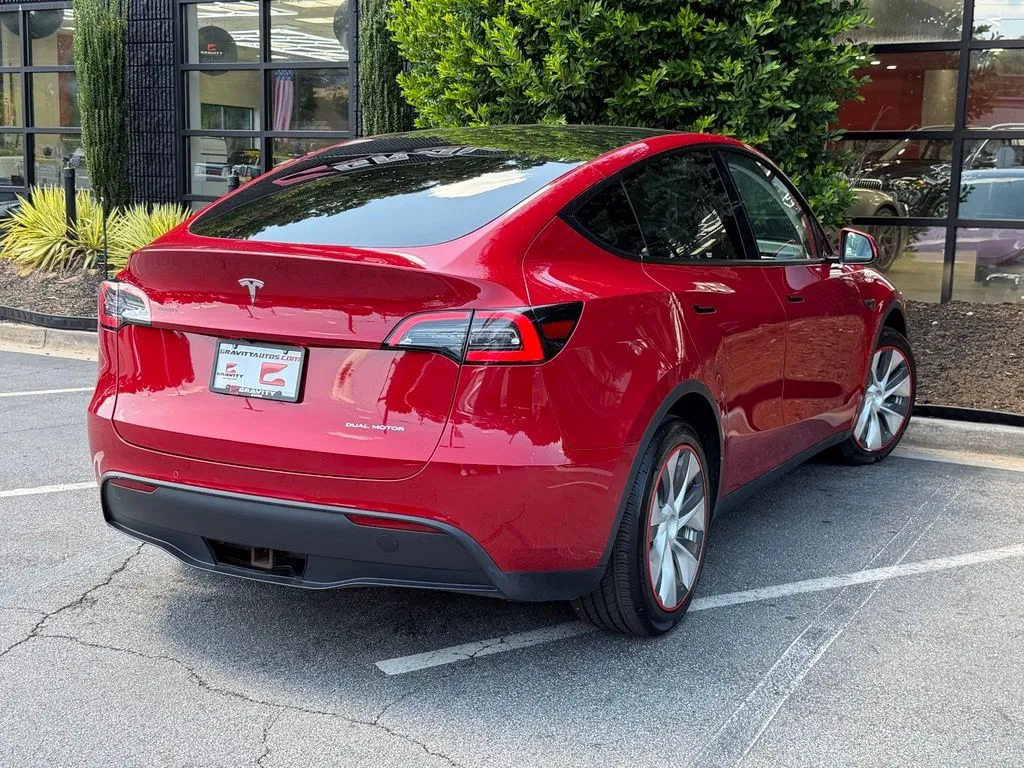 Tesla Model Y photo 19