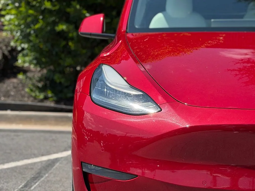 Tesla Model Y photo 4