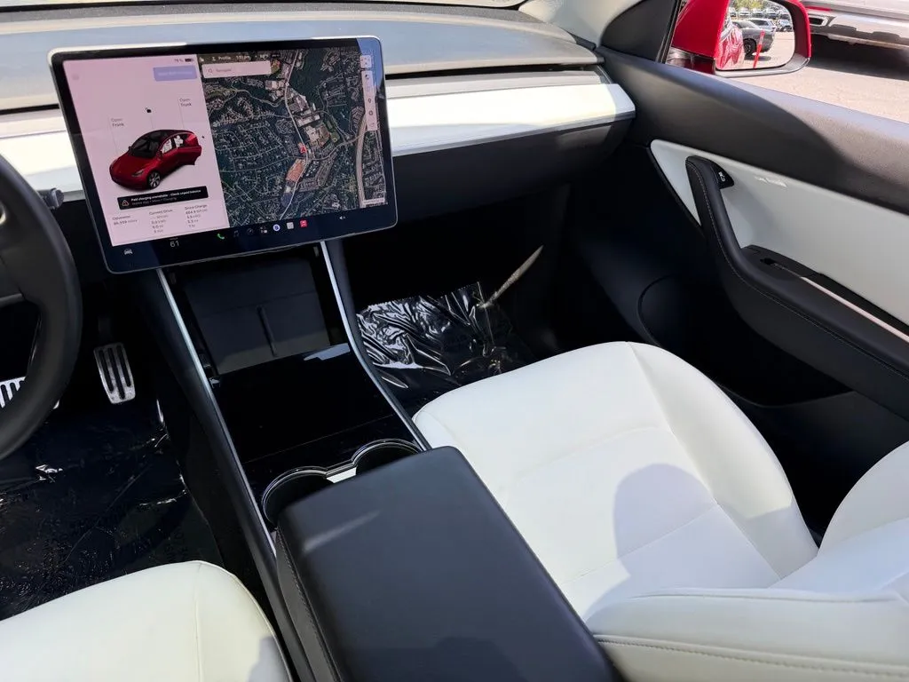Tesla Model Y photo 47