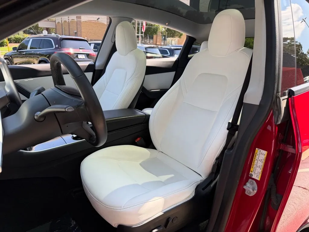 Tesla Model Y photo 31