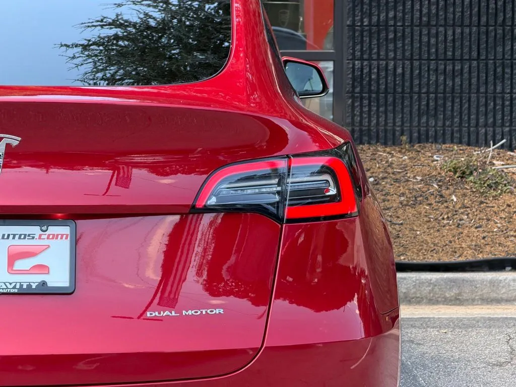 Tesla Model Y photo 23