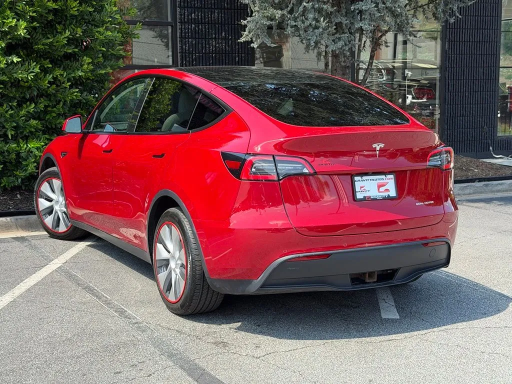 Tesla Model Y photo 24
