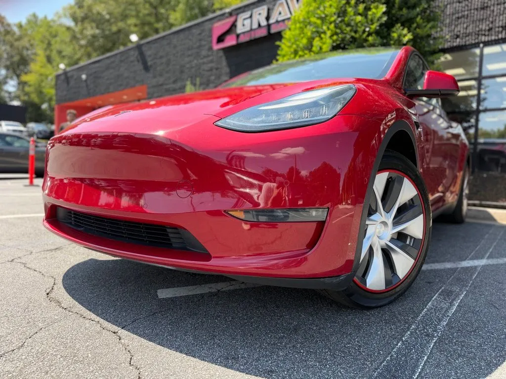 Tesla Model Y photo 2