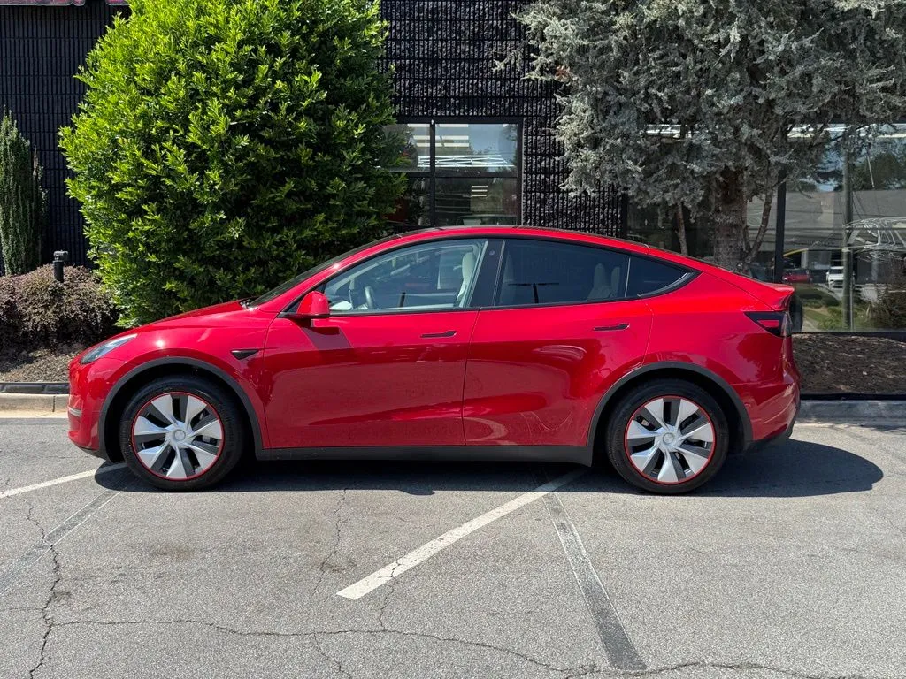 Tesla Model Y photo 9