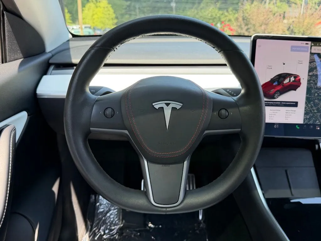 Tesla Model Y photo 48