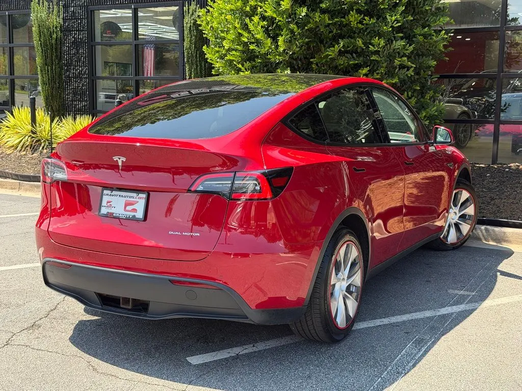 Tesla Model Y photo 12