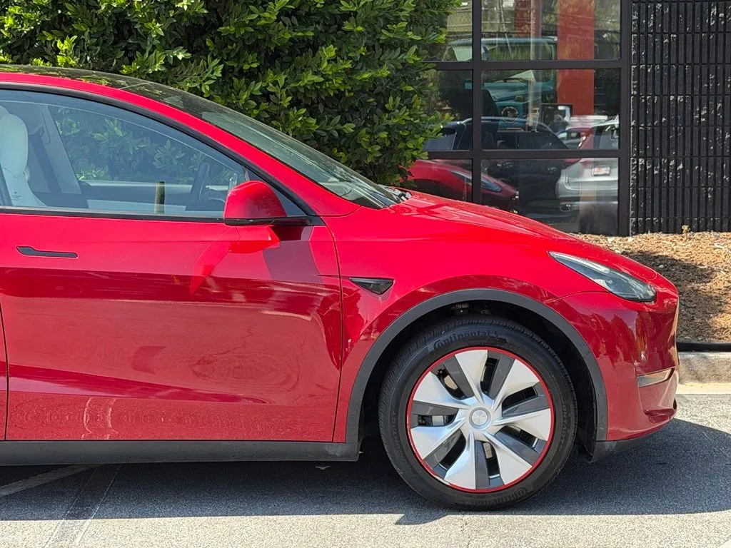 Tesla Model Y photo 28