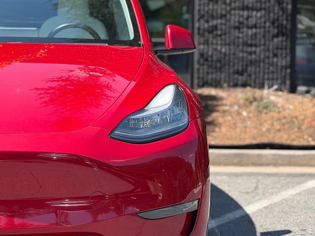 Tesla Model Y photo 5