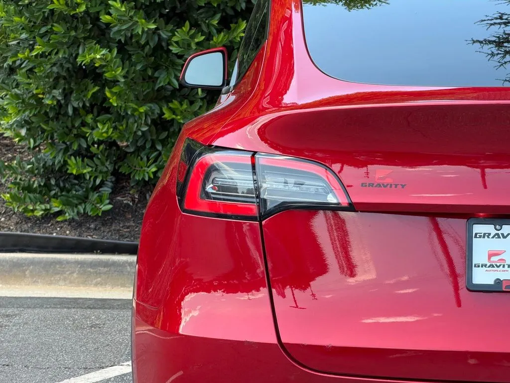 Tesla Model Y photo 22