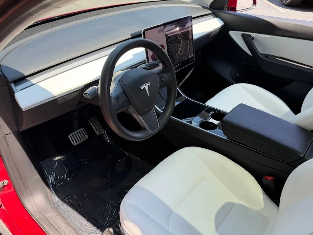 Tesla Model Y photo 29