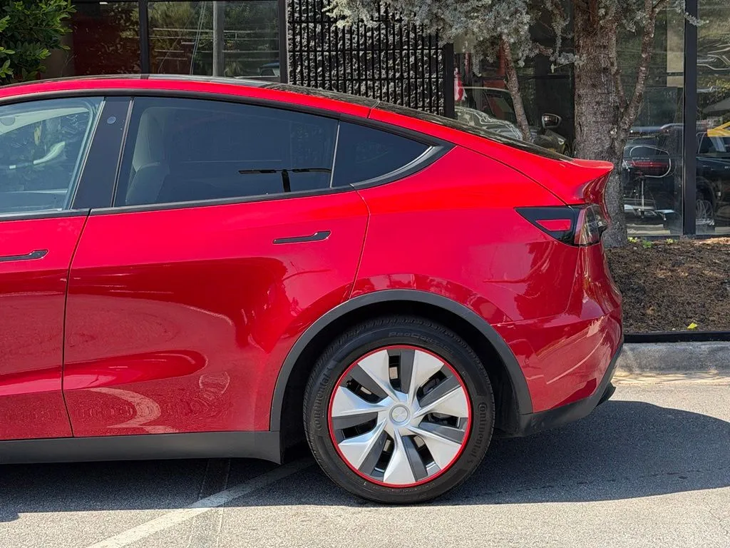 Tesla Model Y photo 11