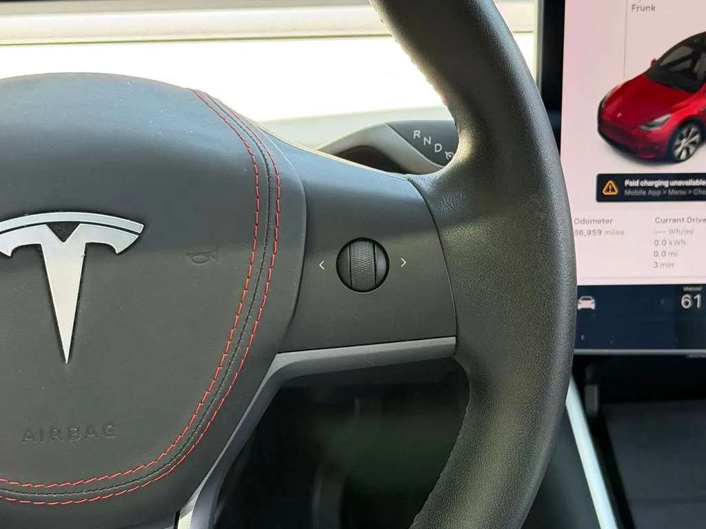 Tesla Model Y photo 50