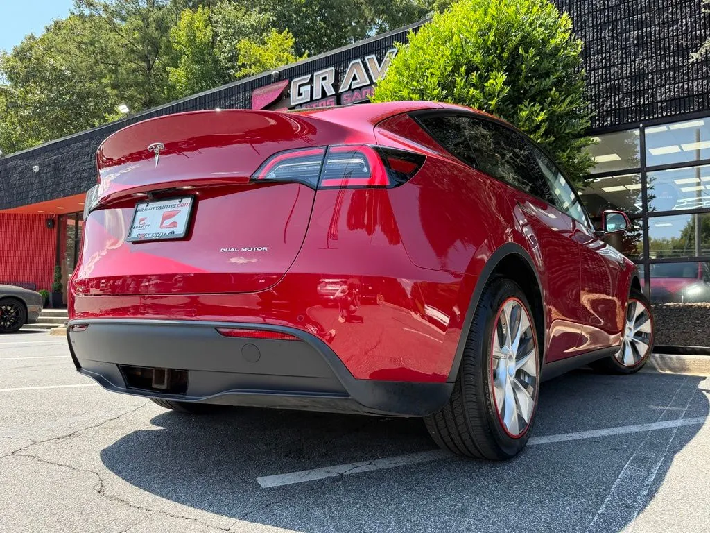 Tesla Model Y photo 13