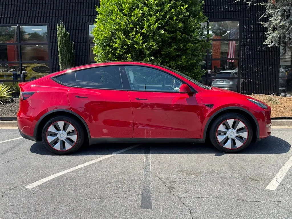 Tesla Model Y photo 26