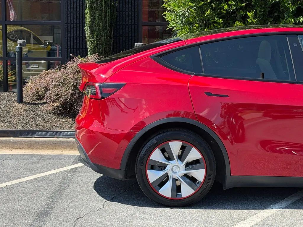 Tesla Model Y photo 27