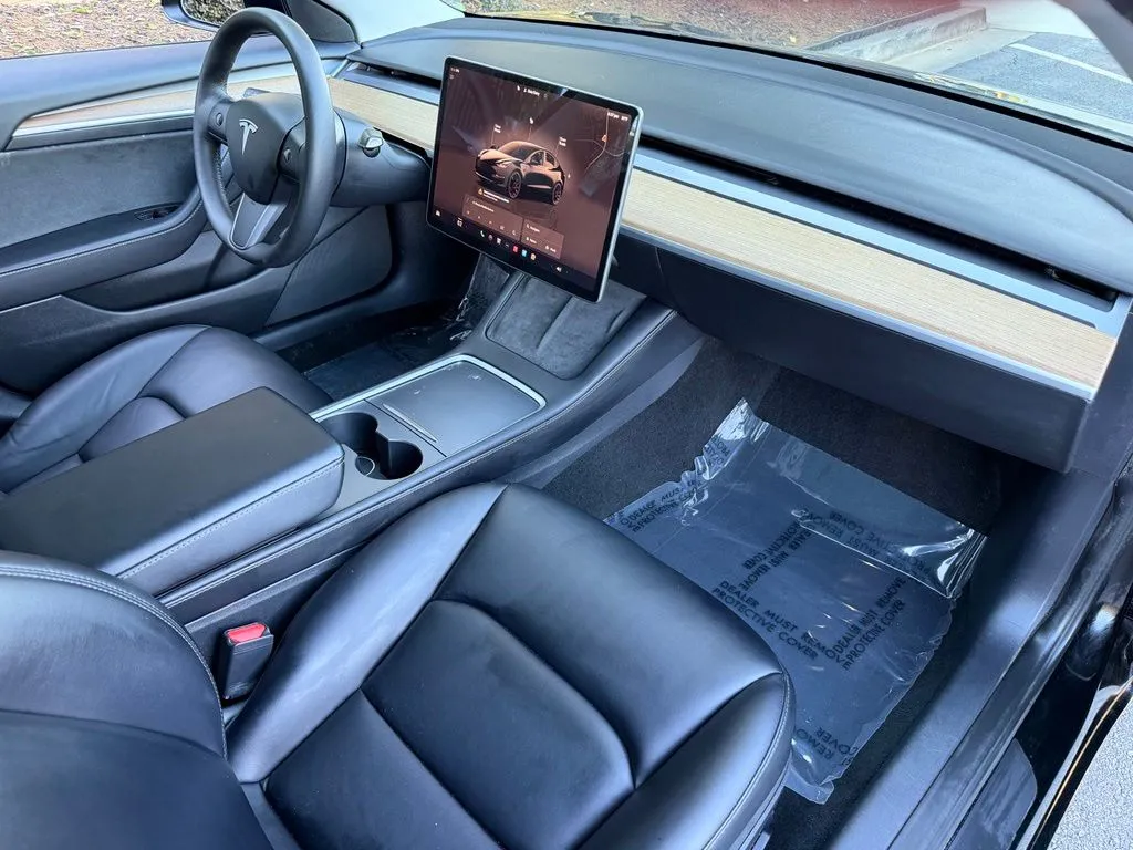 Tesla Model 3 photo 29