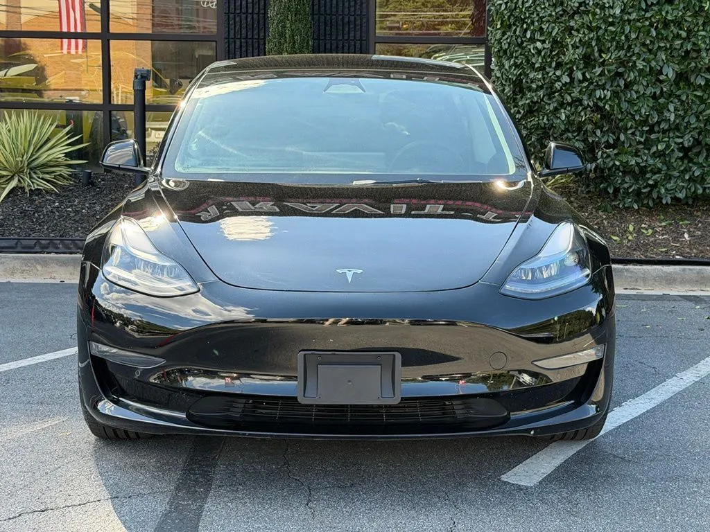 Tesla Model 3 photo 3