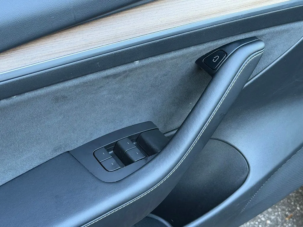 Tesla Model 3 photo 26