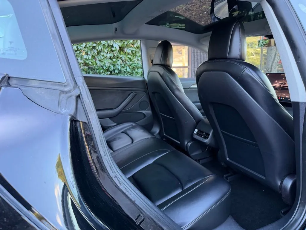 Tesla Model 3 photo 35