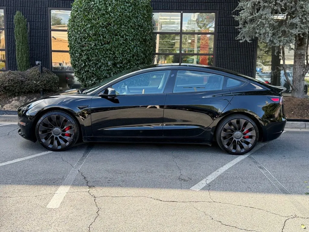 Tesla Model 3 photo 9
