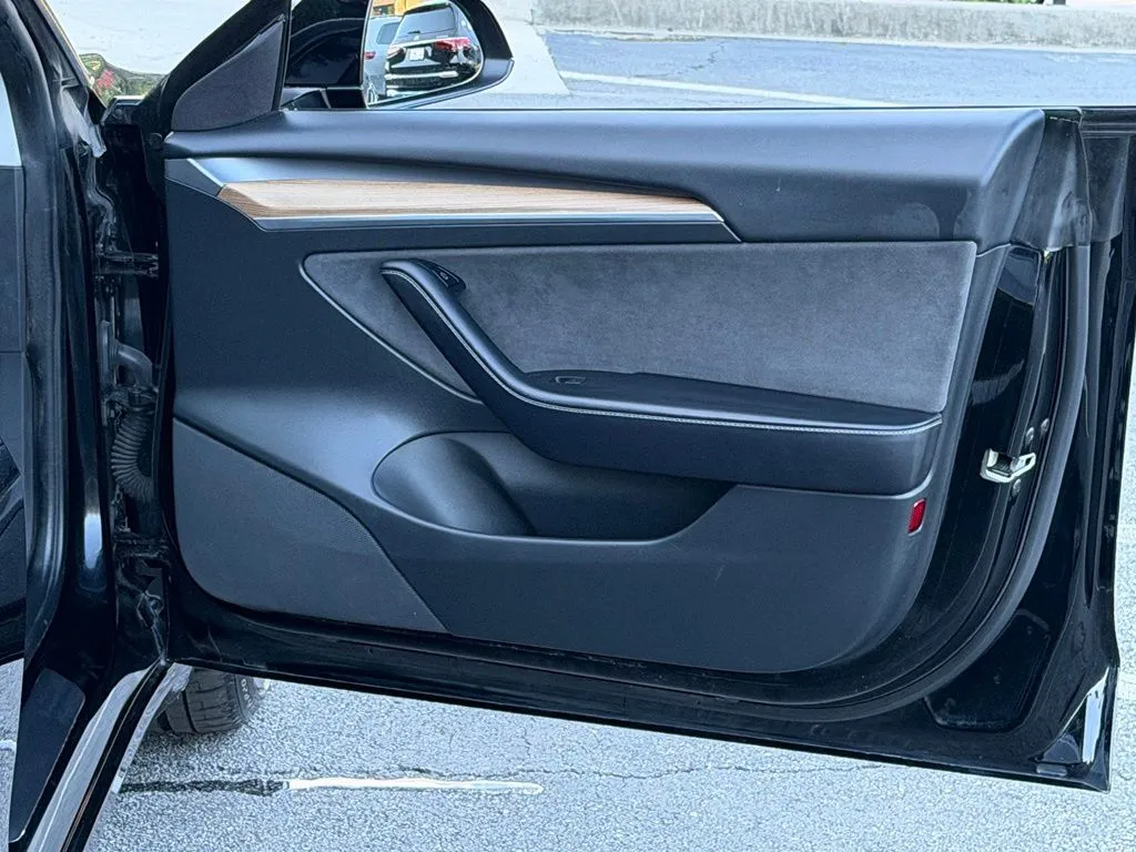 Tesla Model 3 photo 33